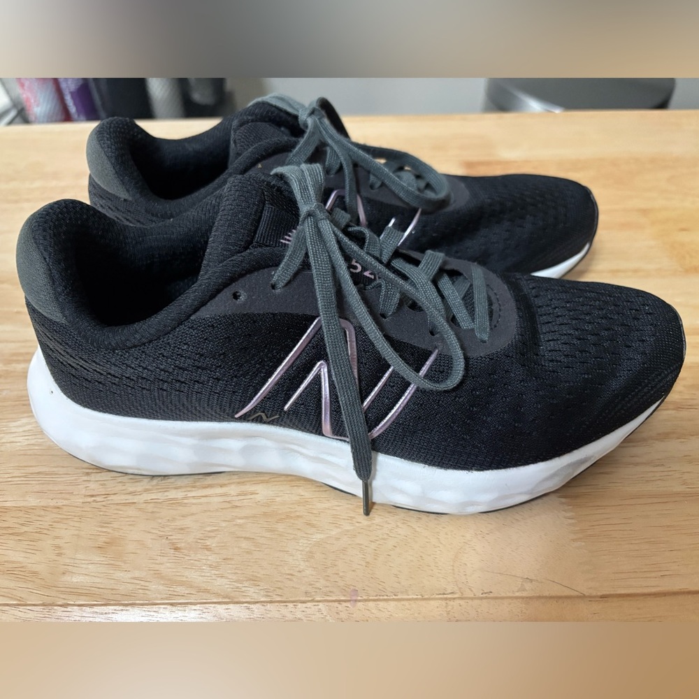 New Balance 520 Women's Size 8